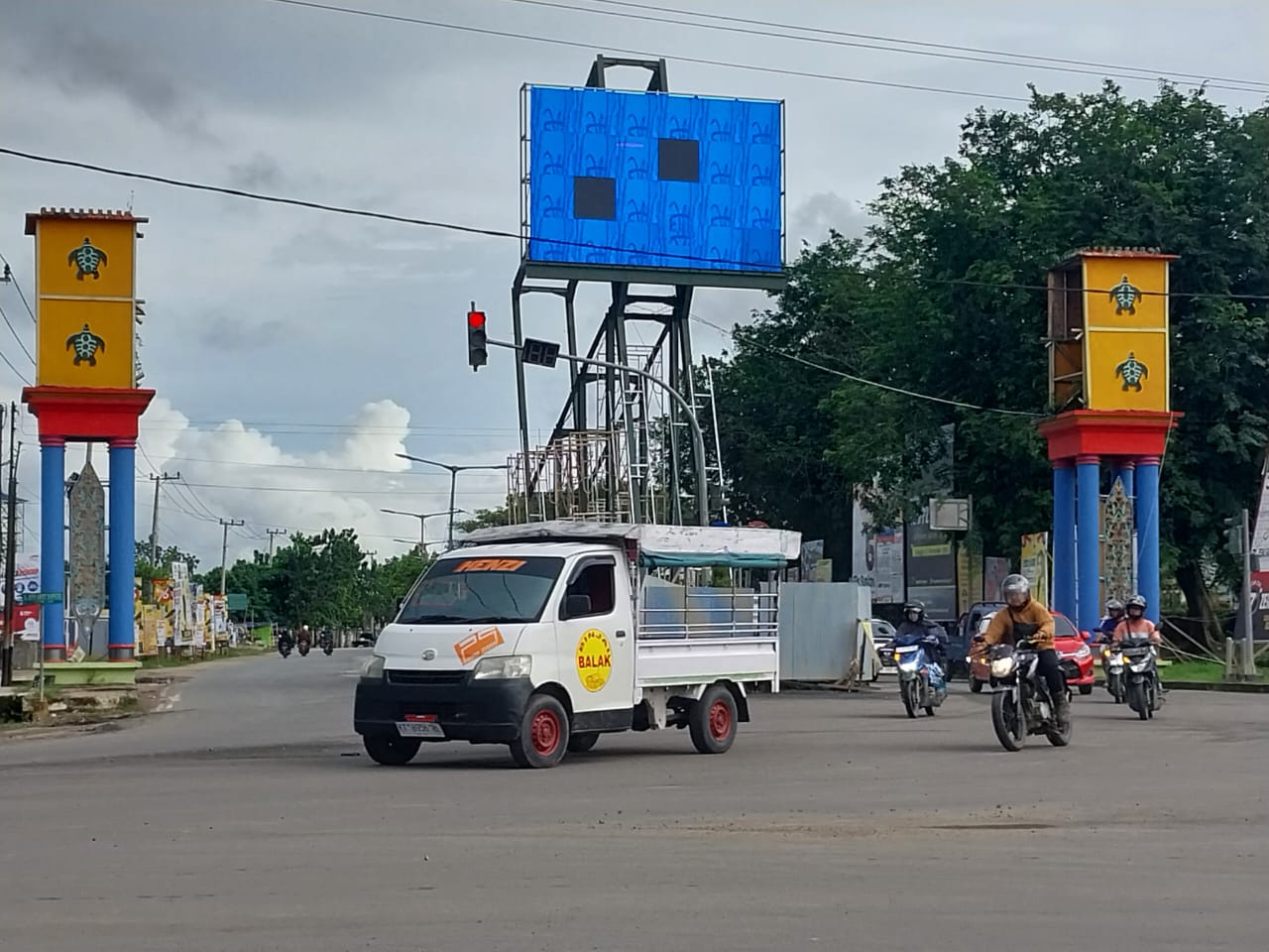 Sempat Terkendala, Pengerjaan Gapura Dilanjutkan
