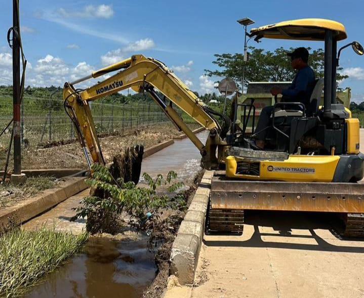 Antisipasi Banjir, DPUPR Berau Bersihkan Sampah dan Sedimen Yang Mengendap