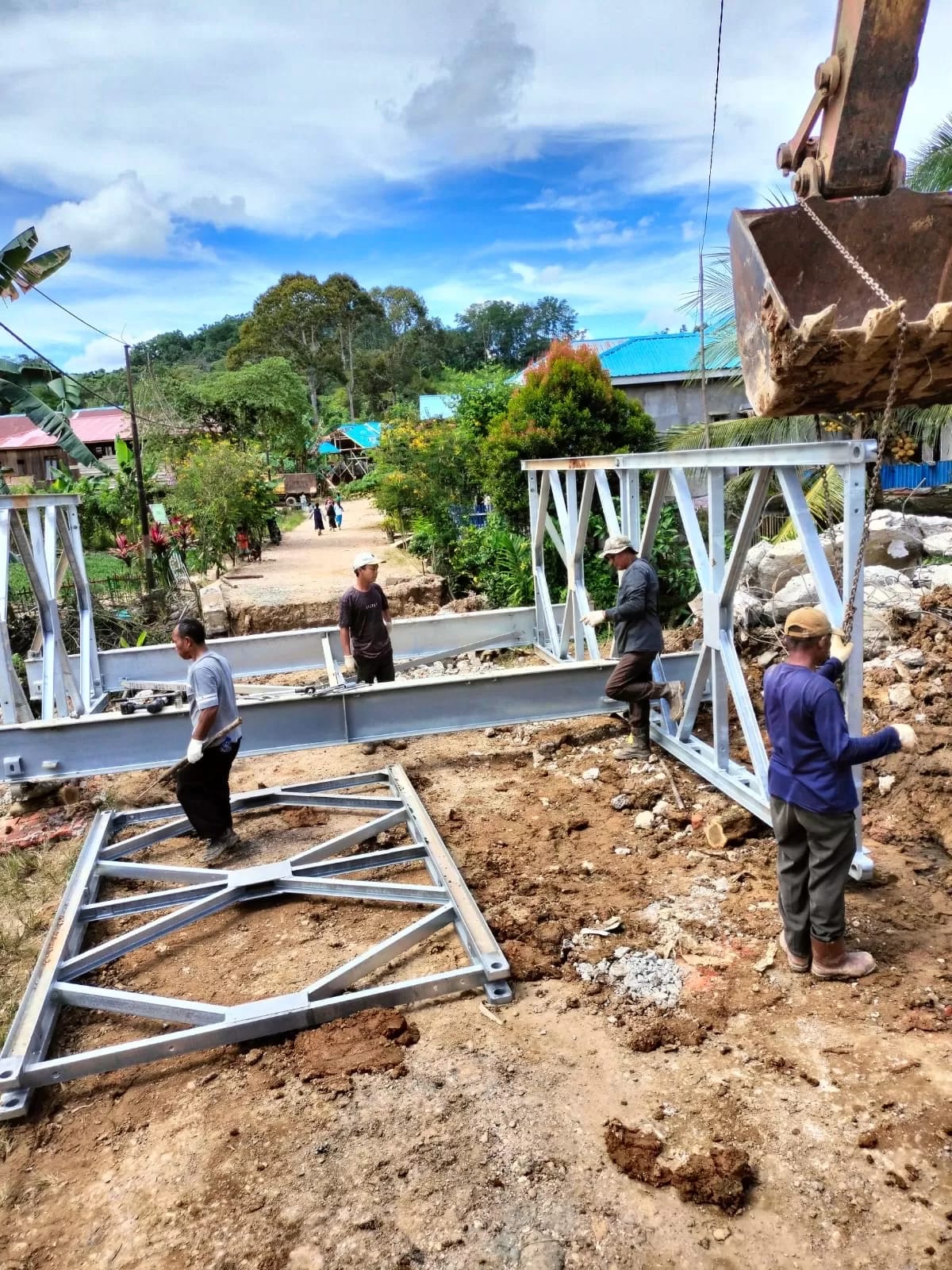 Jembatan di Kampung Maluang Ambruk, DPUPR Pasang Jembatan Bailey