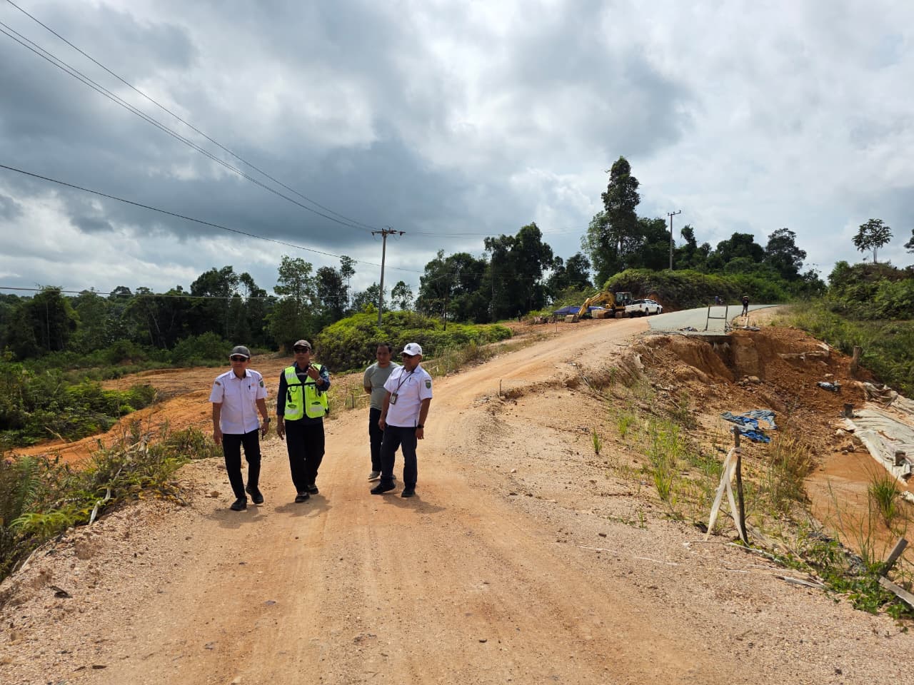 Pakai Metode Geotekstil dan Pancang, Upaya DPUPR Tangani Jalan Poros Pegat Bukur